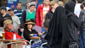 Bosbach fordert Prüfung eines Burkaverbots