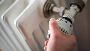 Regierung fordert Wirtschaft und Haushalte zum Energiesparen auf