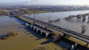 Schifffahrt in Köln wird wegen Hochwassers eingestellt
