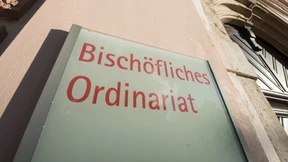 Früherer Bischof soll Täter vor Polizei geschützt haben