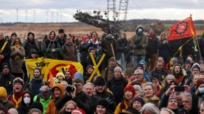 Aktivisten versammeln sich zu Protestaktionen