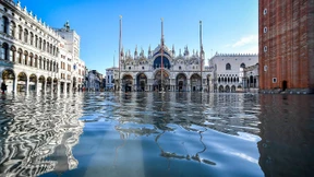 Das Wasser auf dem Markusplatz steigt wieder