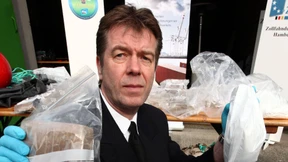 Zollhund spürt 3,5 Kilo Kokain in Koffern auf