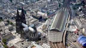 Schwarzfahrer beißt, kratzt und schlägt Polizisten nach Kontrolle