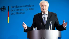 Gericht untersagt Seehofer Vorverurteilung ehemaliger Bamf-Chefin