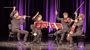 Schreiben, zerknüllen, zerreißen, spielen