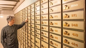 Aus einer Bank wird Opernbühne, Restaurant und Bar