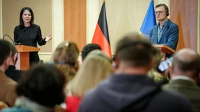 Baerbock sagt Kiew weiter Waffenhilfe zu