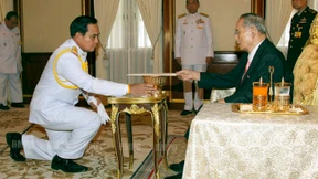 Junta sichert sich die unbegrenzte Macht