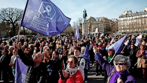Frankreich feiert das Recht auf Abtreibung