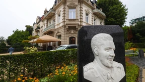 Elvis und die schwarze Toilettenbrille