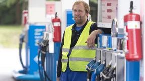 Einmal auftanken und Scheiben wischen, bitte