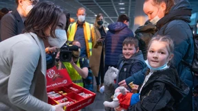 Ukrainische Flüchtlinge aus Moldau landen in Frankfurt