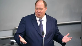 Braun kündigt Einschränkungen für Ungeimpfte an