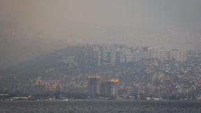 Waldbrand erreicht Wohngebiete nahe Izmir