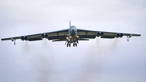 US-Passagierflugzeug muss B-52-Bomber ausweichen