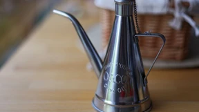 EU verbannt Olivenöl-Kännchen 