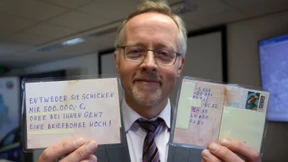 70-Jähriger soll Dutzende Firmen mit Postkarten erpresst haben