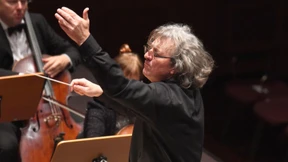 Blau-gelbe Botschaften eines Ensembles auf Tournee