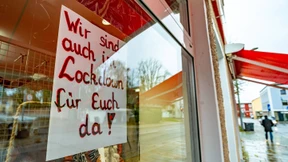 Vor dem Wellenbrecher