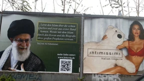 Der Ajatollah spricht vom Bretterzaun