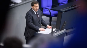 Bundesfinanzminister sieht Risiken für die Wirtschaft