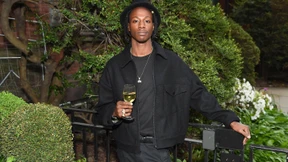 Rapper trotzt Brillen-Empfehlung während Sonnenfinsternis