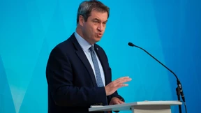 „Sie können ja zuhause mit Ihrer Partnerin tanzen“