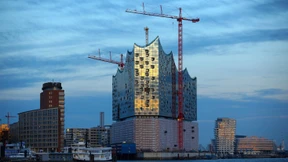 Der große Eisberg über der Stadt