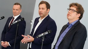 Zwei Optimisten und ein Skeptiker