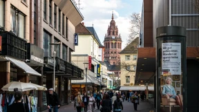 Auf dem Weg zur Elefantenhochzeit