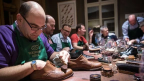 Creme auftragen mit Hingabe