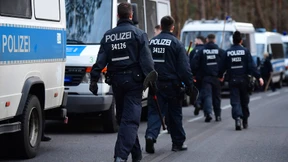 Polizei sucht an Autobahn nach vermisster Rebecca