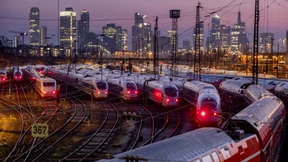 Die Zeche zahlen die Bahnkunden