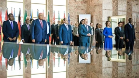 Baerbock verspricht Klimaschutzschirm für ärmere Länder