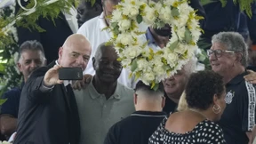 Infantino schießt Selfie bei Totenwache für Pelé