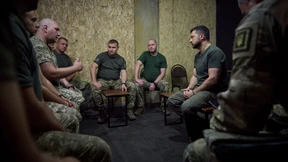 Selenskyj besucht Front