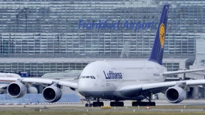 Flugzeug wegen chemischen Geruchs evakuiert