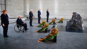 Merkel und Steinmeier gedenken Weltkriegsende