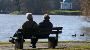 Mehr Senioren gehen ohne Abschläge in Rente