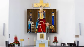 Darf man die Gottesmutter in Jeans zeigen?