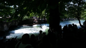 Eisbachwelle nach Surf-Unfall vorerst gesperrt