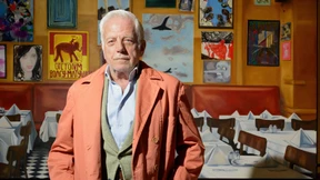 Er hielt Hof in der „Paris Bar“