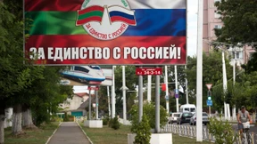 Er muss eine Sprache lehren, die von den Sowjets erfunden wurde