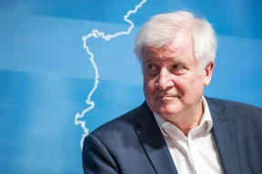 Seehofer will sich noch beraten lassen