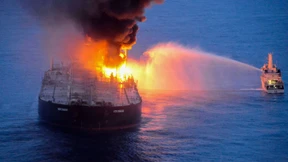 Brennender Supertanker im Indischen Ozean