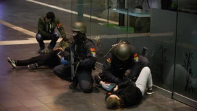 Schüsse und Kunstblut am Frankfurter Hauptbahnhof