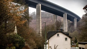 Marode Rahmede-Brücke soll gesprengt werden