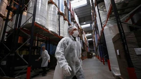 Abstand halten, lüften, Geländer putzen