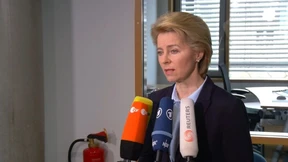 Von der Leyen hält Luftangriffe in Syrien für berechtigt